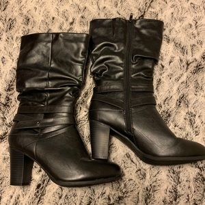 Maurice’s black boots